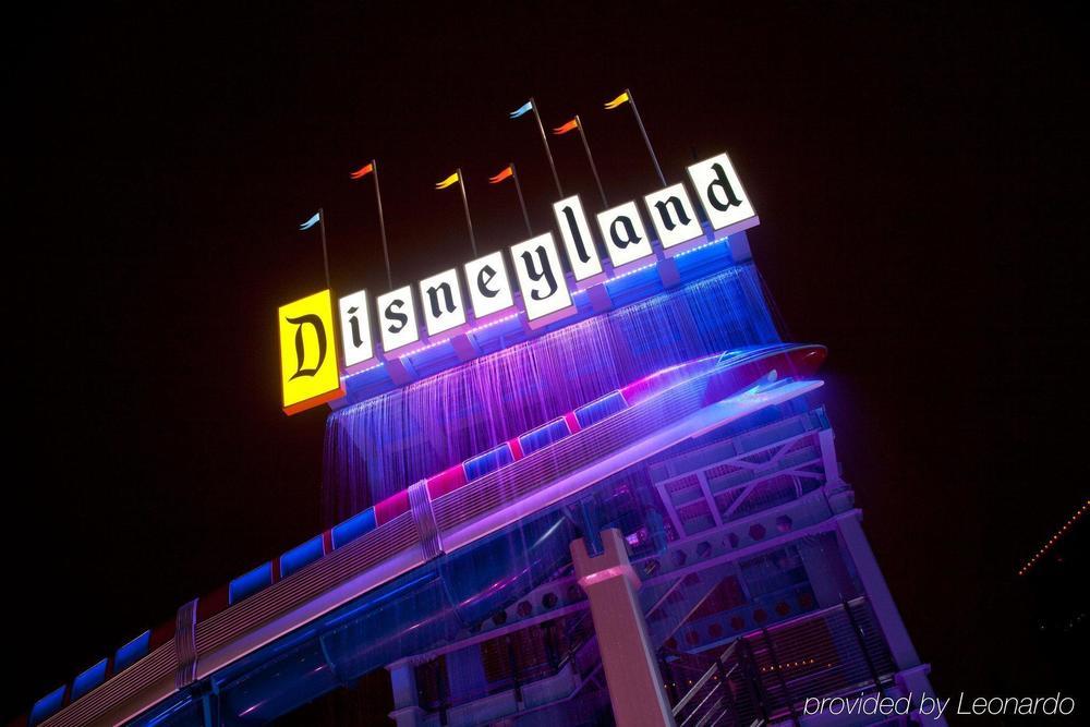 Disneyland Hotel Анахайм Экстерьер фото